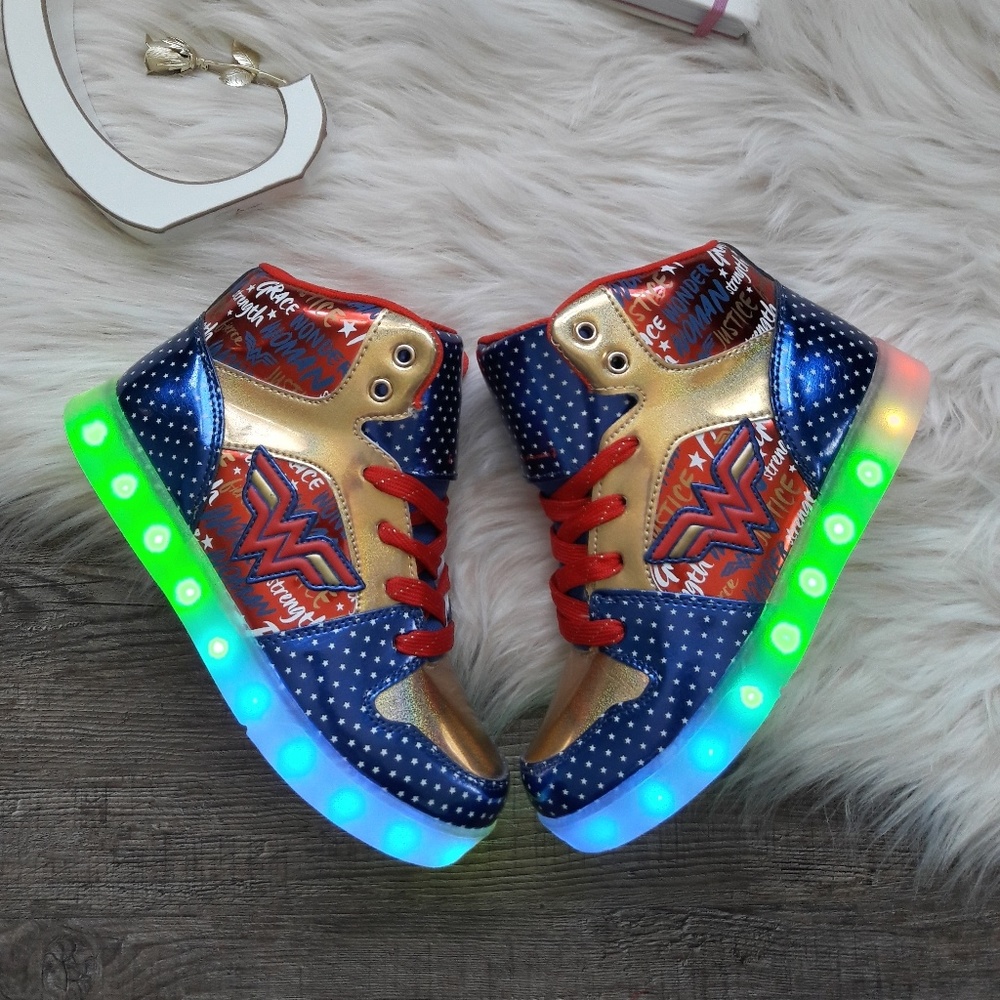NEW DC Wonder Woman High-Tops - Picture 6 of 6